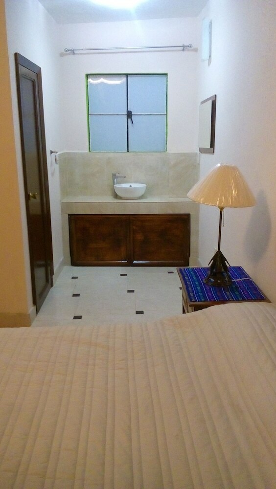 Hotel Do�a Chela En Calvillo