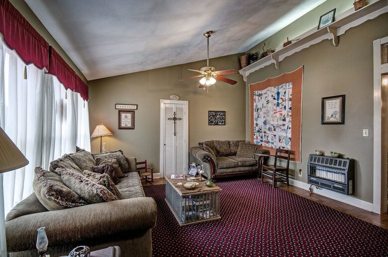 Clyde And Marie's Bed & Breakfast