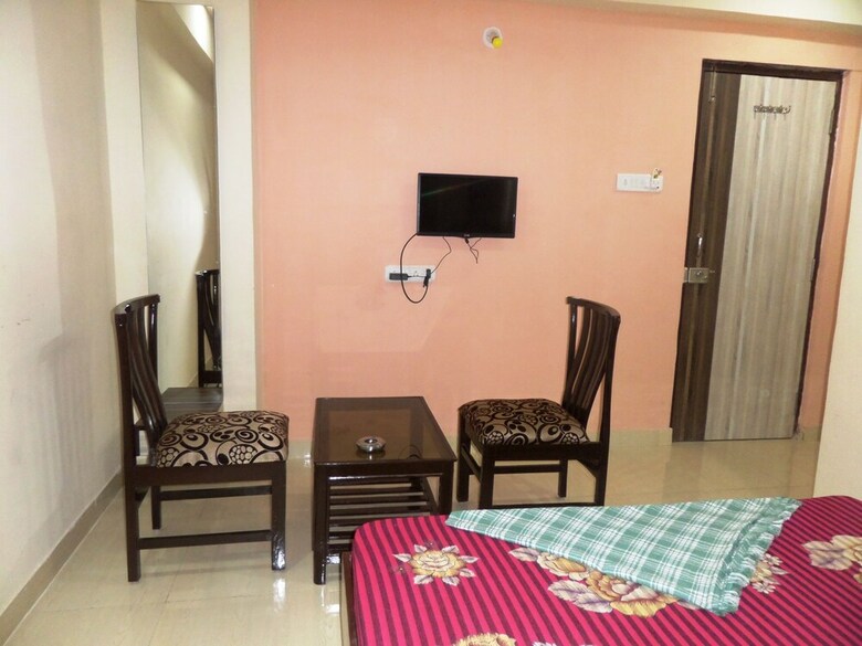 Riya Raj Hotel