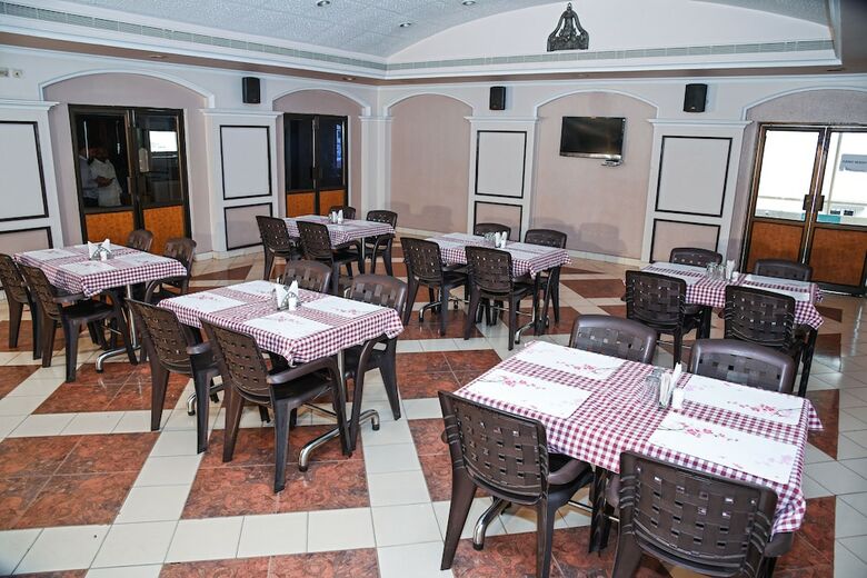 Fabhotel Kinnera Comforts Daba Garden