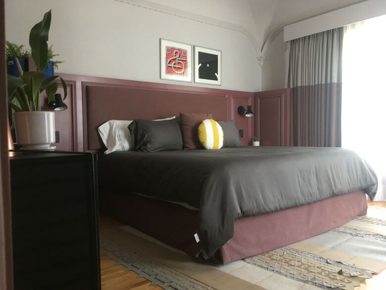 Bed & Breakfast Pug Seal Tennyson