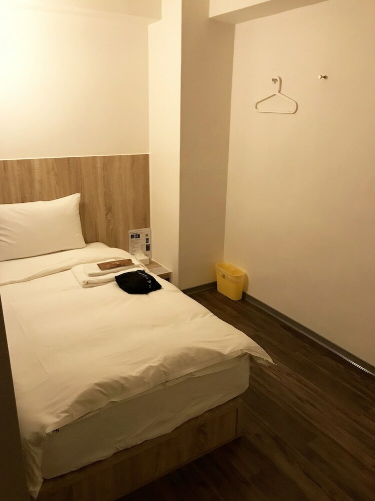 Hostal Single Inn Kaohsiung Station Hostel
