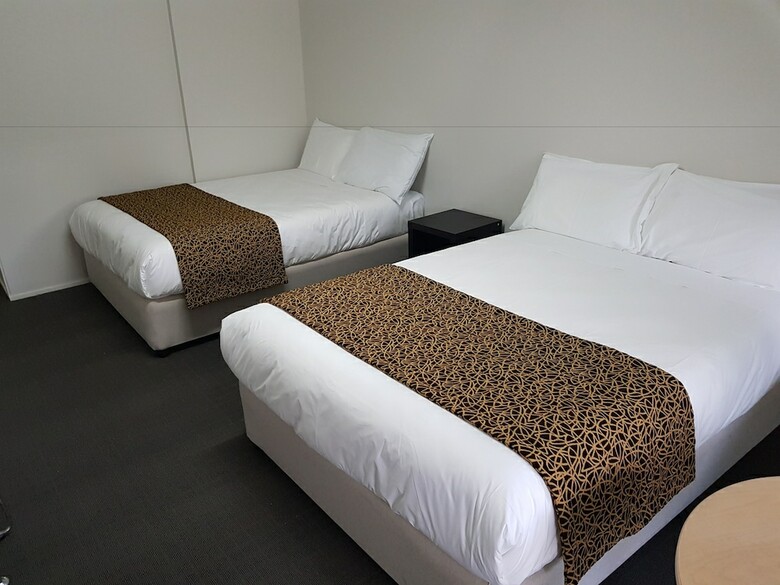 Airport Palms Hotel