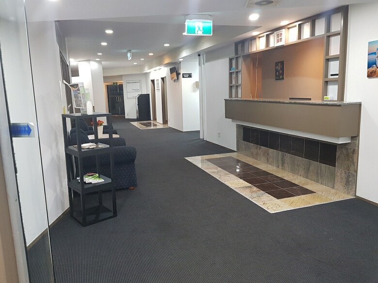 Airport Palms Hotel