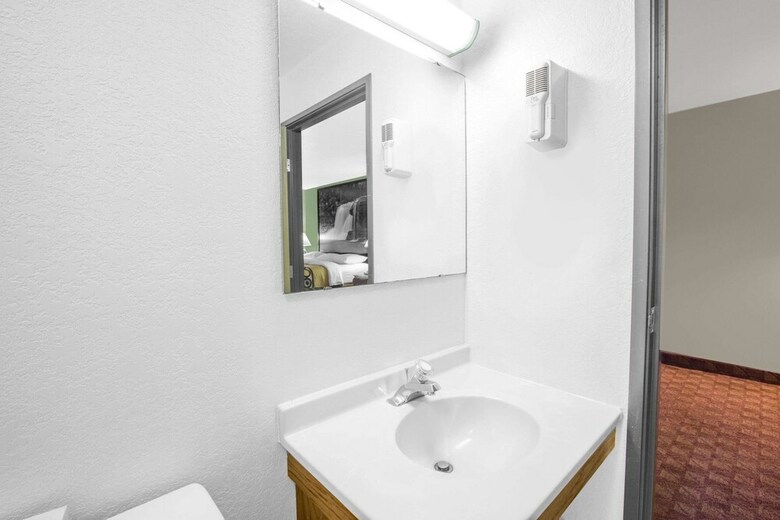 Motel Super 8 By Wyndham Howe