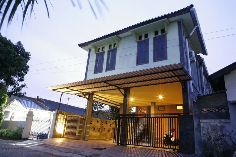 Hotel Sekardiyu Guest House