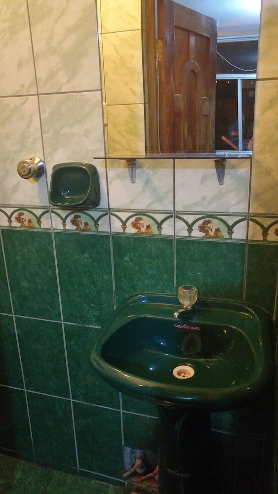 Hostal Ururi Stay