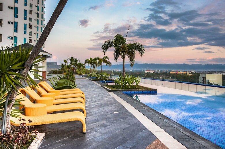 Aparthotel Csuites At 8 Newtown Residences