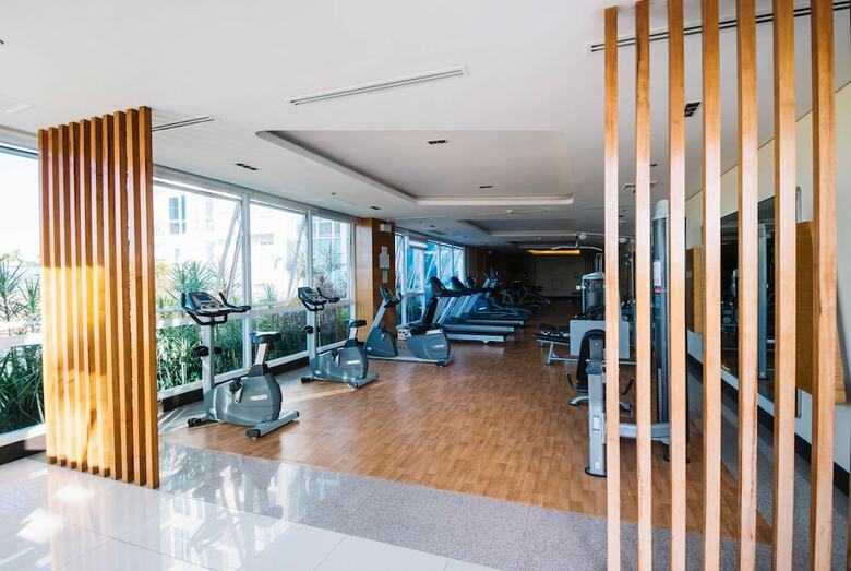 Aparthotel Csuites At 8 Newtown Residences