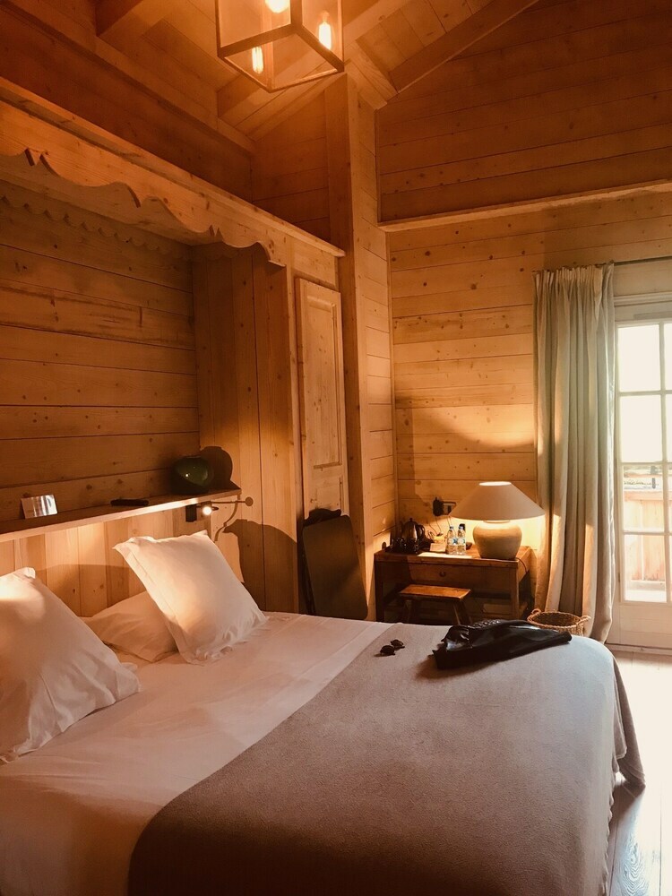 Le Cerf Amoureux Hotel