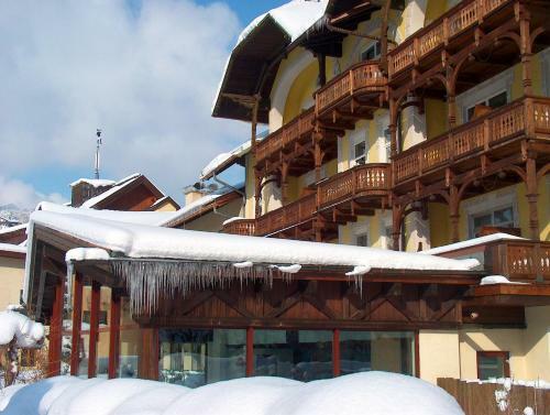 Post-hotel