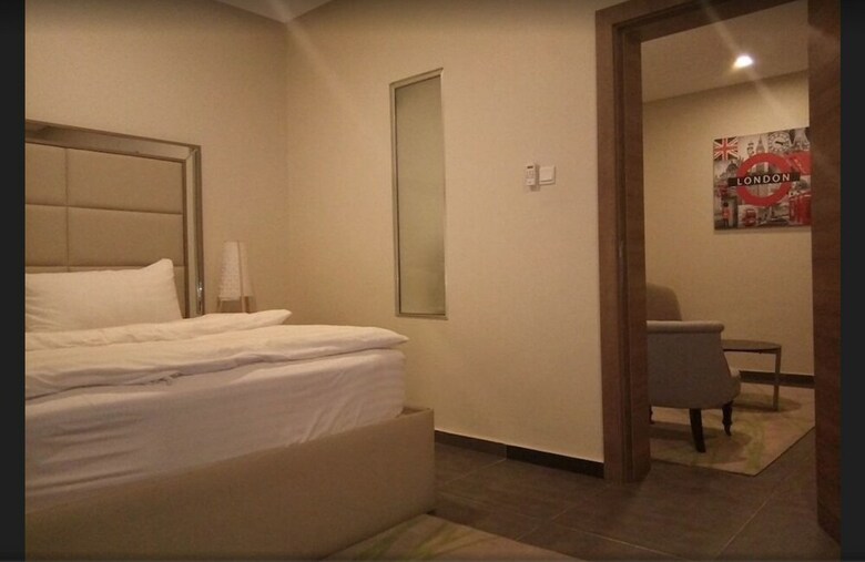 Iris Hotel