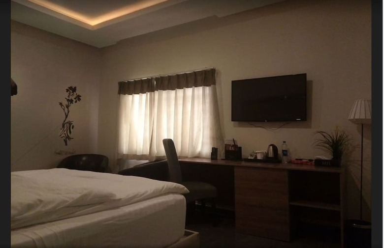 Iris Hotel