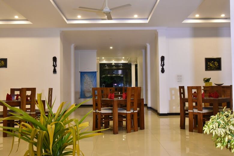 Lochana Beach Hotel