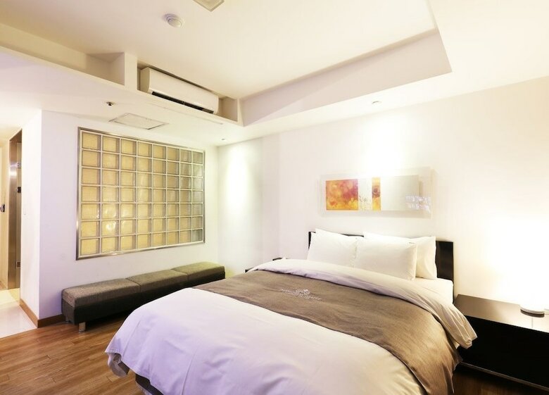 Maple Hotel