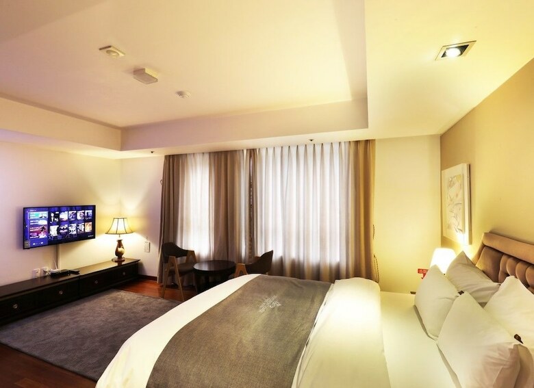 Maple Hotel
