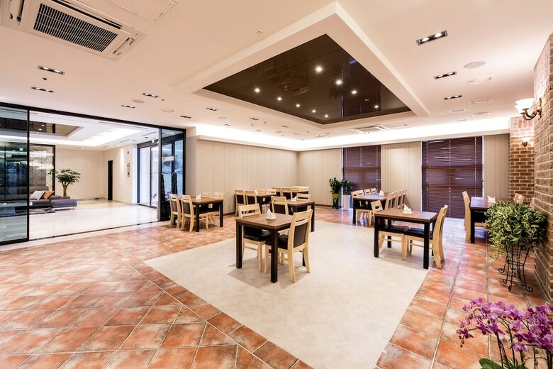 Maple Hotel
