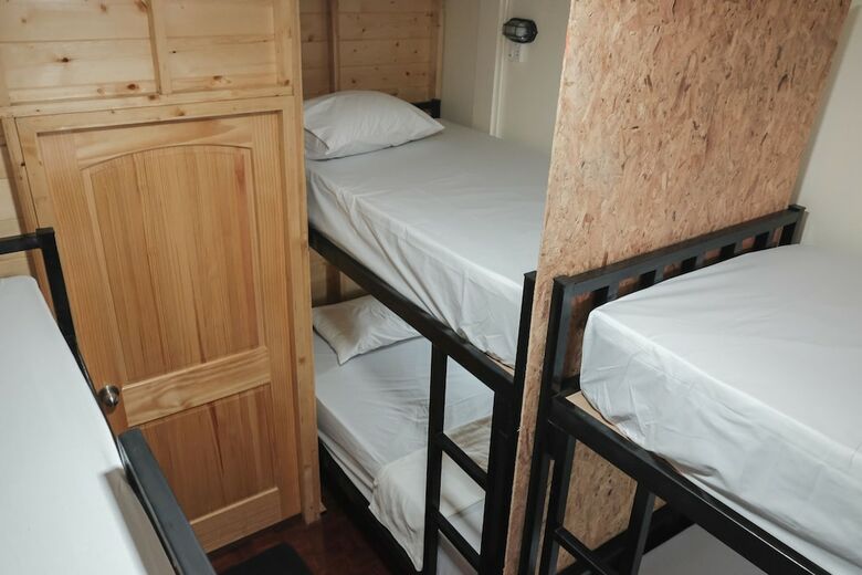 Hostal The Bridge Hostel