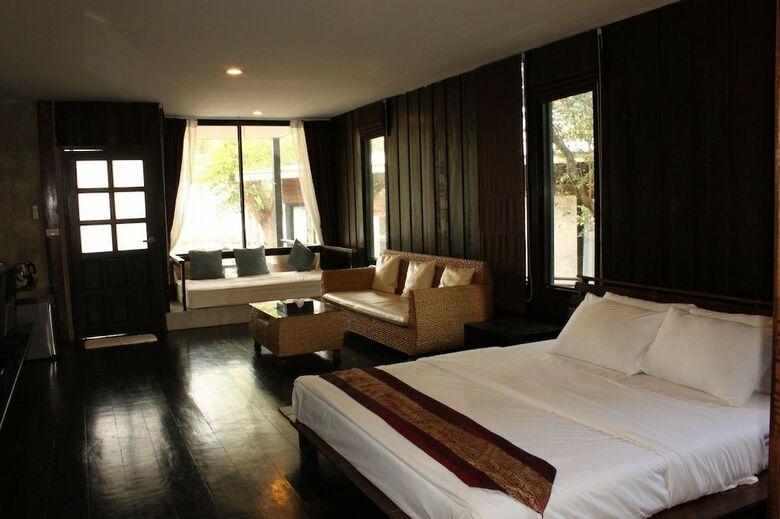 Hotel Suan Muang Porn