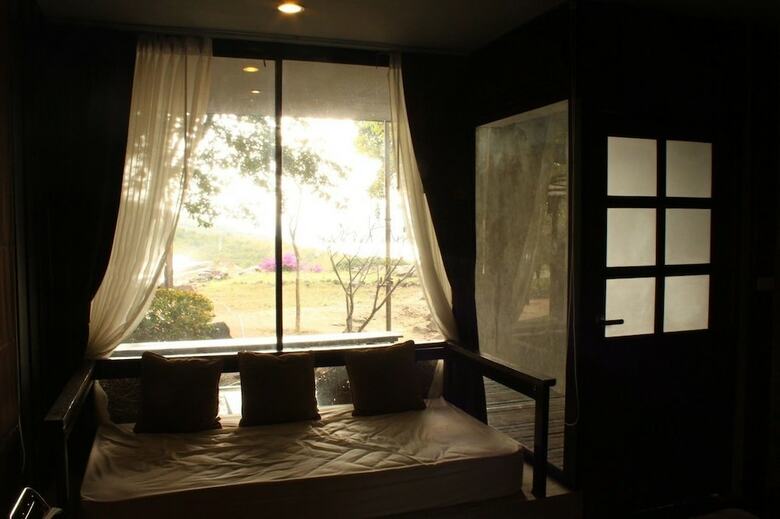Hotel Suan Muang Porn