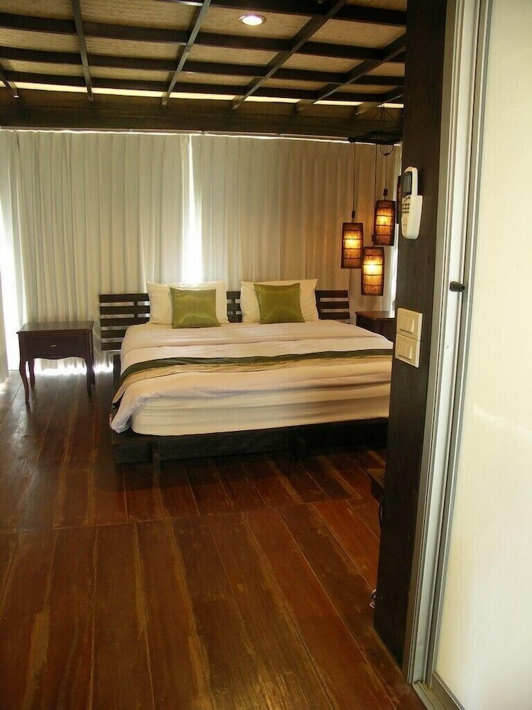 Hotel Suan Muang Porn