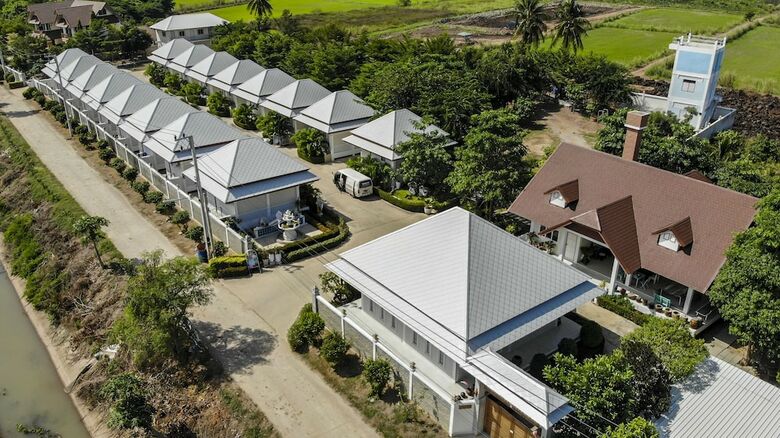 Hotel Bualuang Boutique Resort