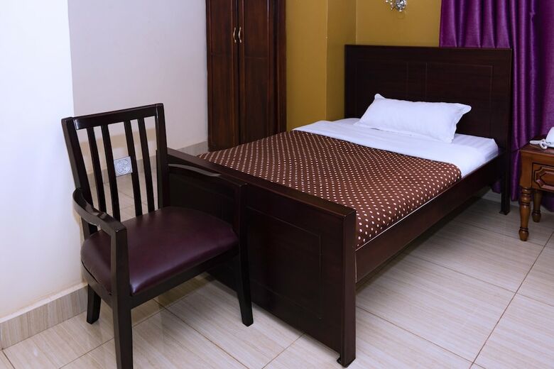 Diamonds Hotel