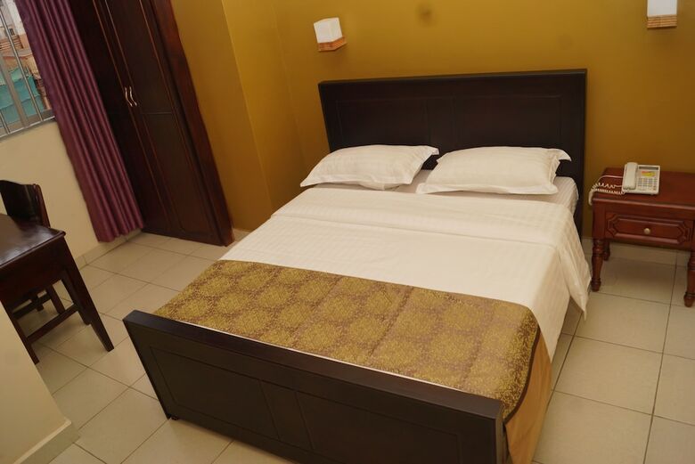 Diamonds Hotel