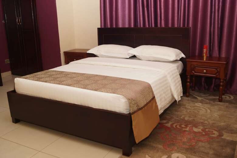 Diamonds Hotel