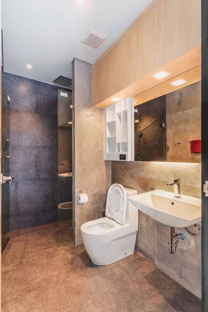 Condo In Nai Harn In Relife 15-123-210