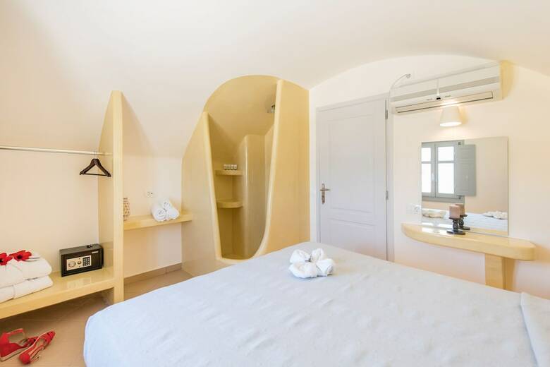 Villa Secret Earth Santorini