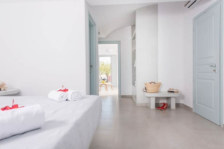 Villa Secret Earth Santorini