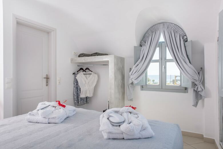Villa Secret Earth Santorini