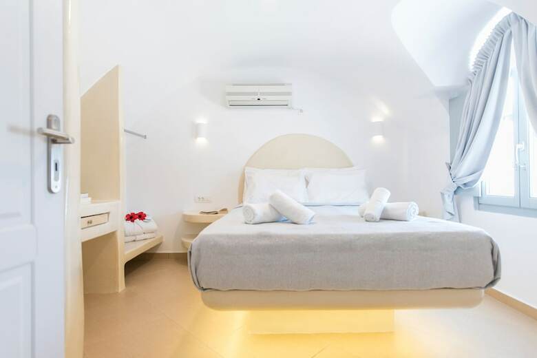 Villa Secret Earth Santorini