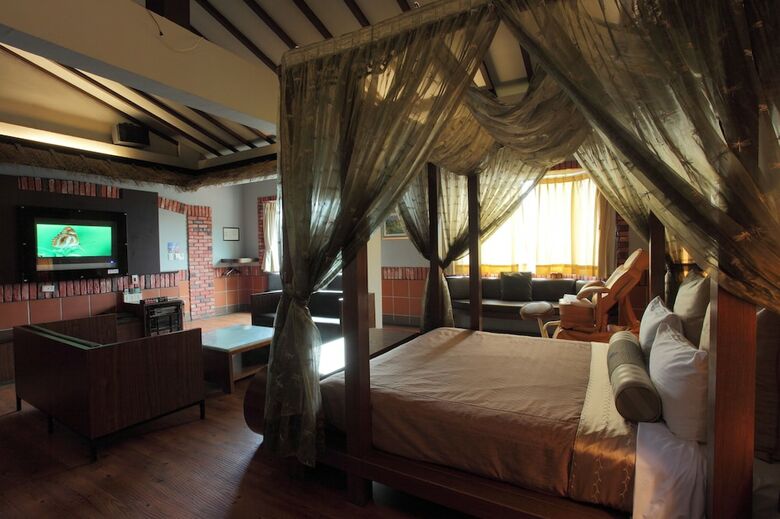 Regale Villa Hotel