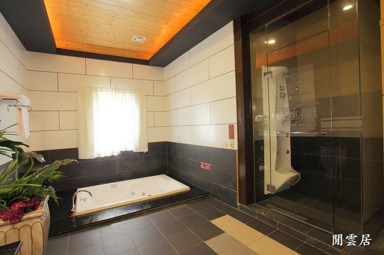 Regale Villa Hotel