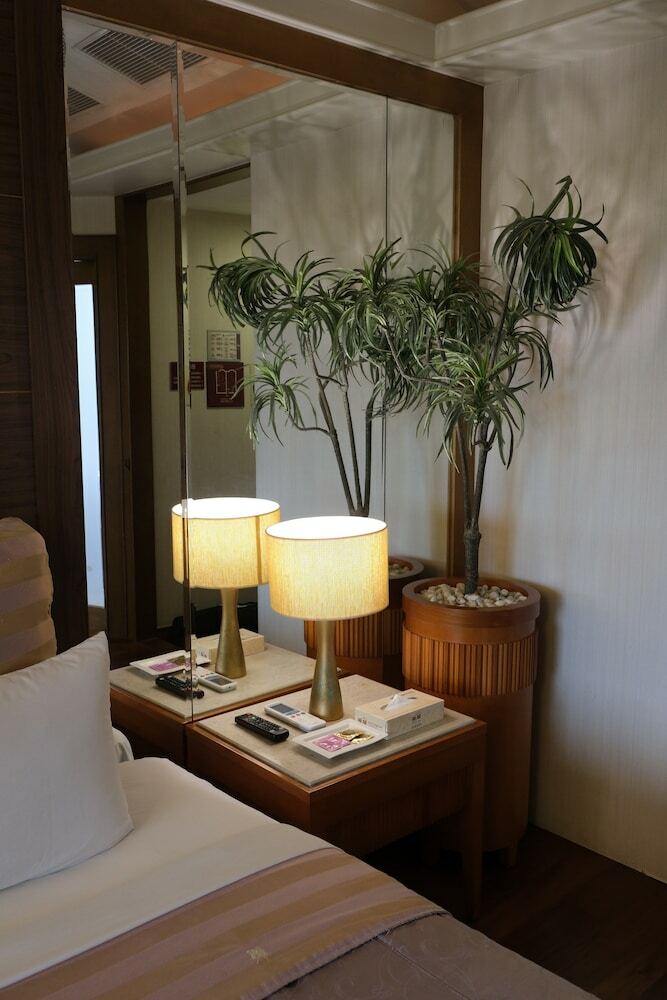 Regale Villa Hotel