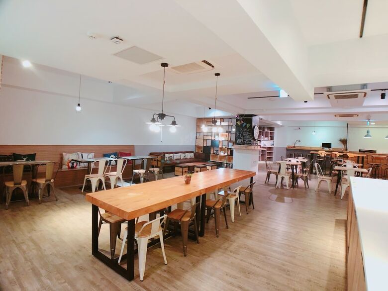 Hostal Flyinn Hostel