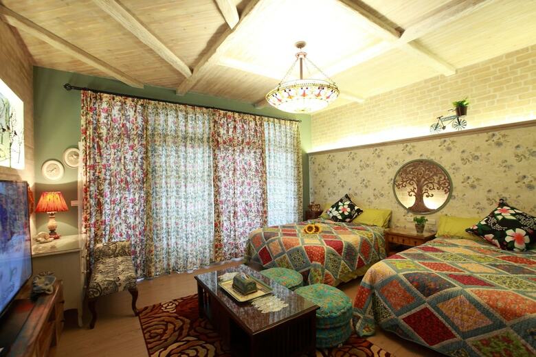 Bear Forest Retro B&B