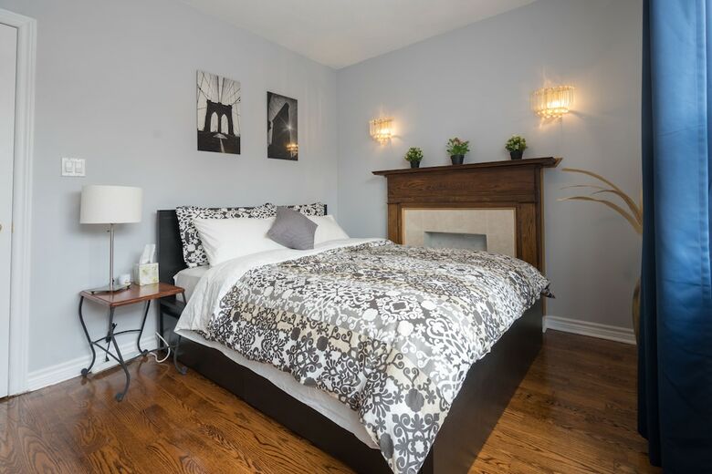 Applewood Suites - 4 Bdrm King West