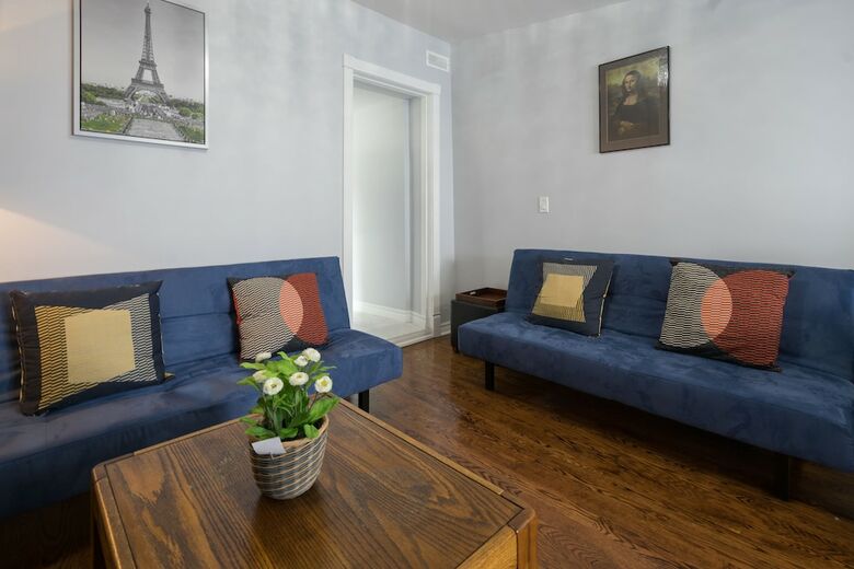Applewood Suites - 4 Bdrm King West