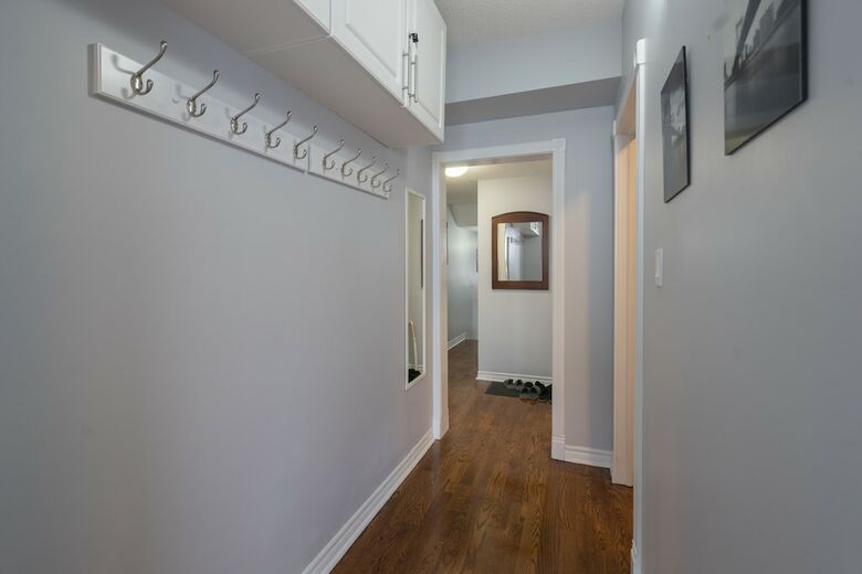 Applewood Suites - 4 Bdrm King West