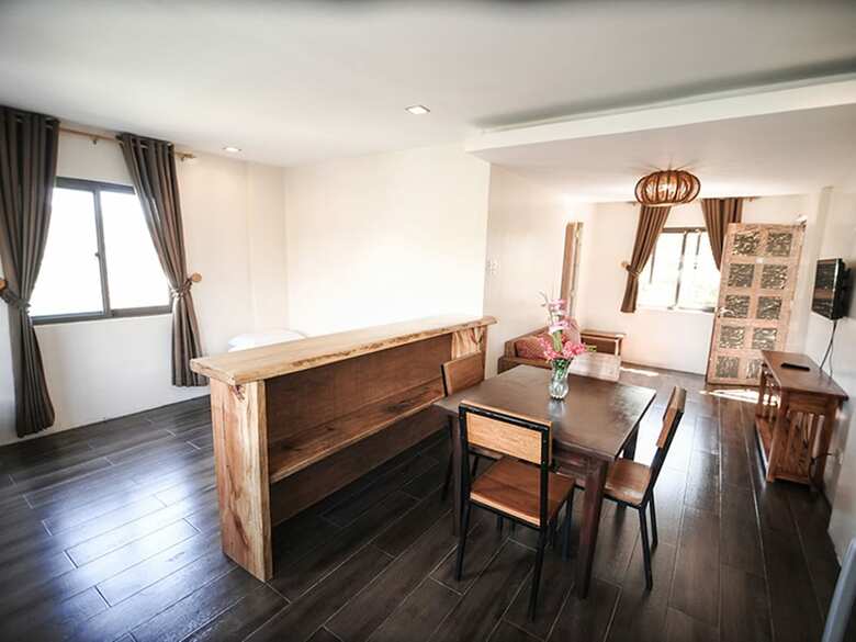 Hotel Pine Breeze Cottages