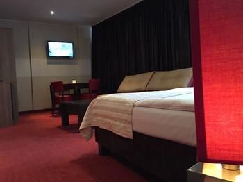 Home Hotel