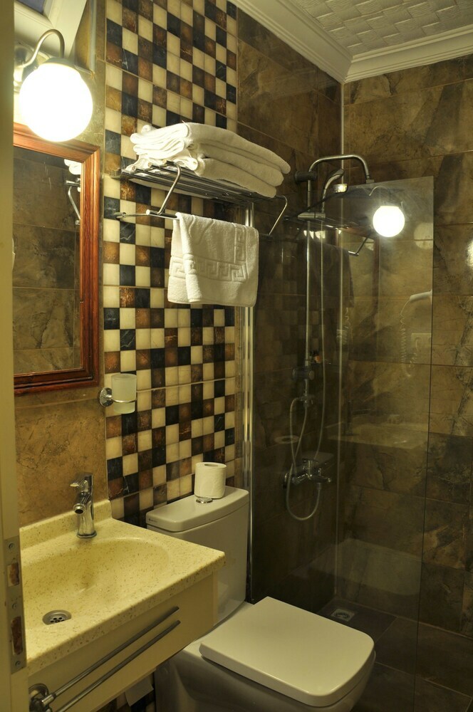 Assos Hunters Hotel