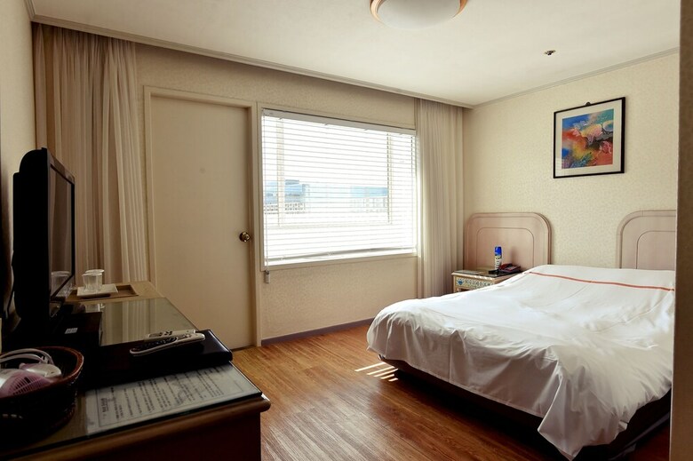Hotel Honey Crown