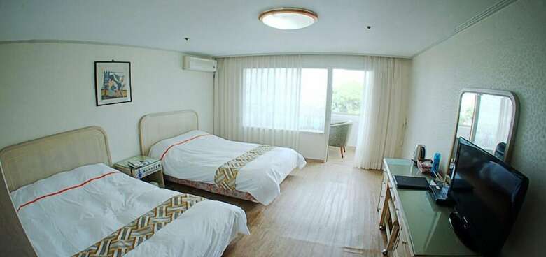 Hotel Honey Crown