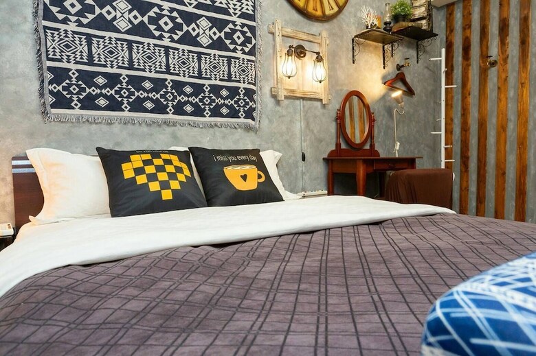 Hotel Meow Meow Hostel