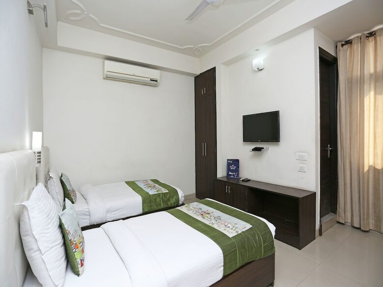 Hotel Oyo 8536 Azad Square