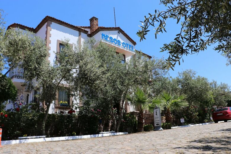 Nesos Hotel